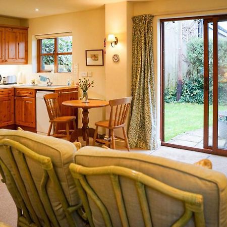 Honeysuckle Cottage North Mundham Экстерьер фото