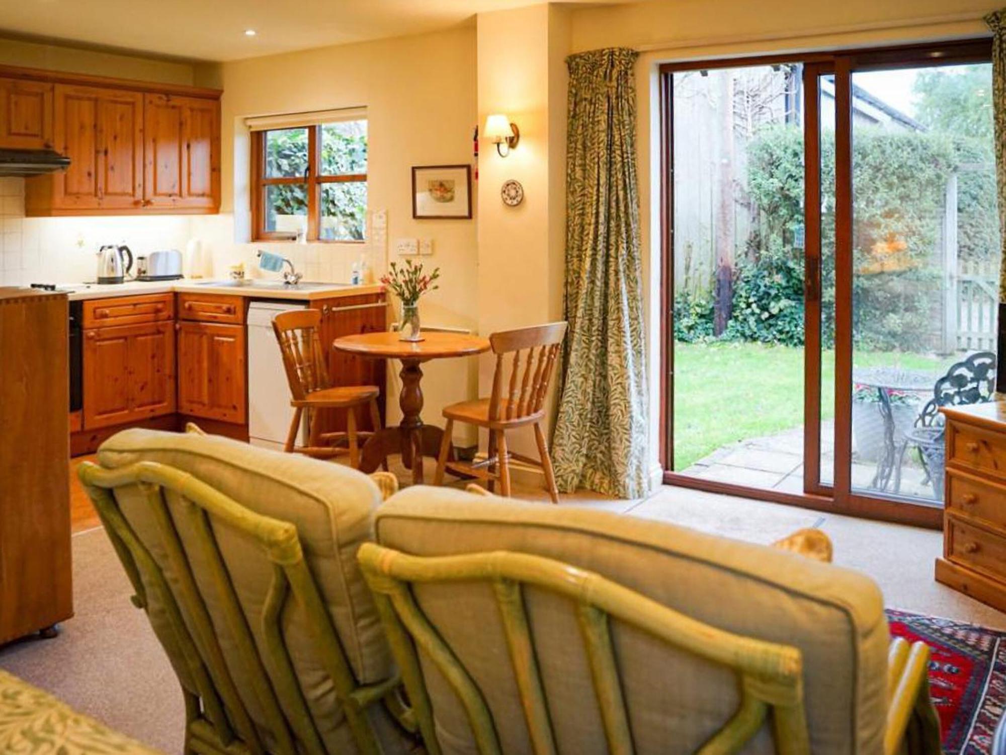Honeysuckle Cottage North Mundham Экстерьер фото