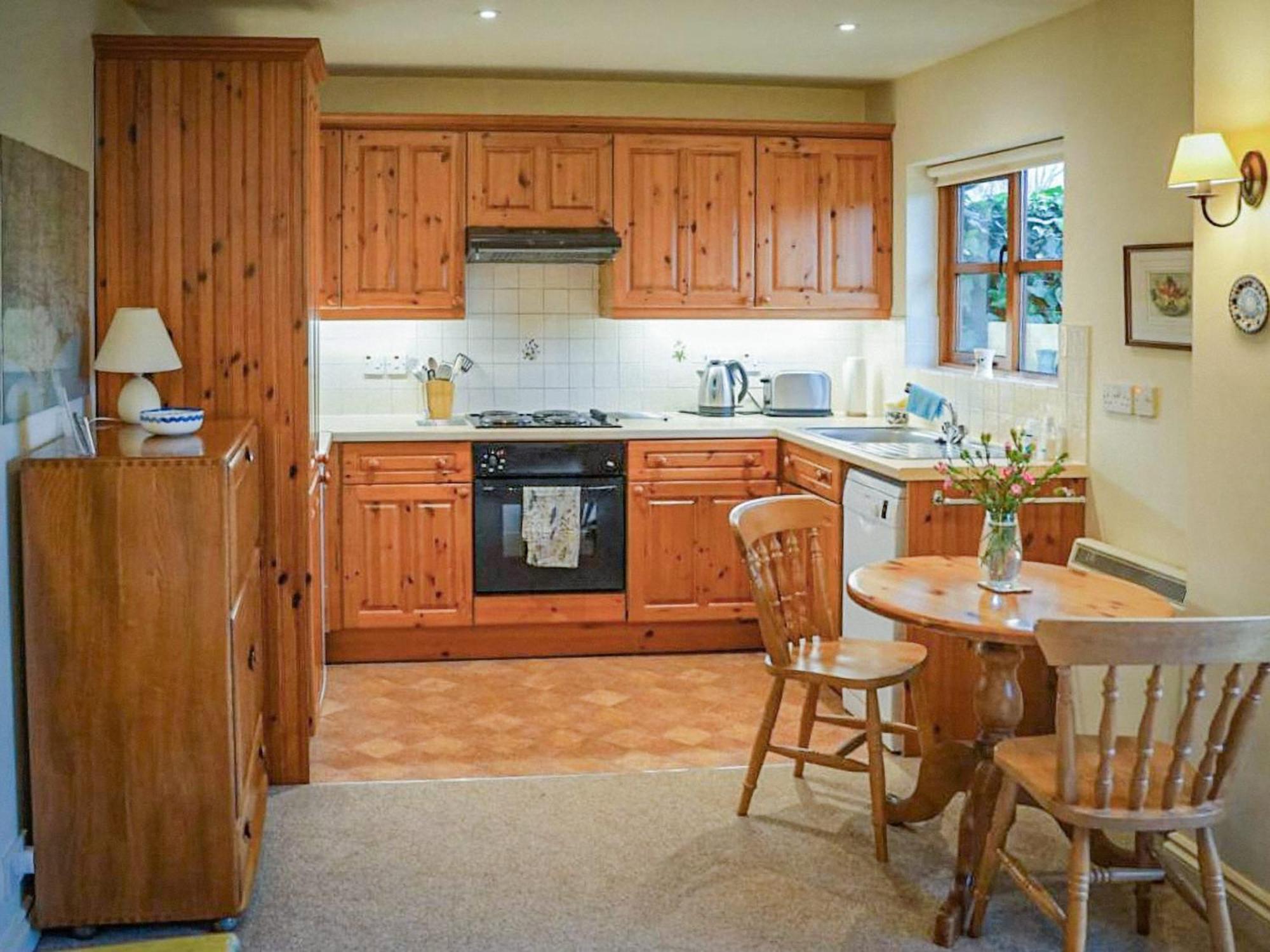 Honeysuckle Cottage North Mundham Экстерьер фото