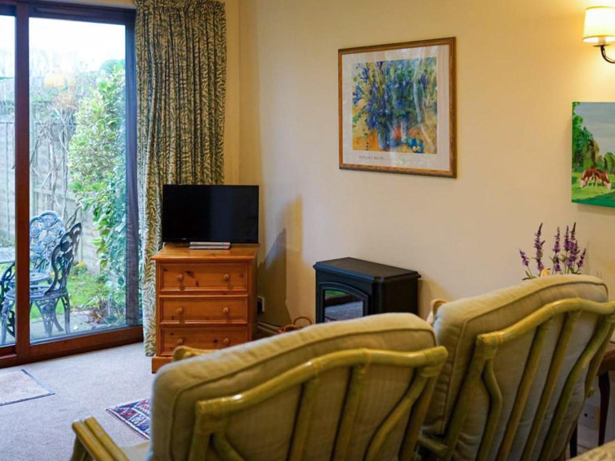 Honeysuckle Cottage North Mundham Экстерьер фото
